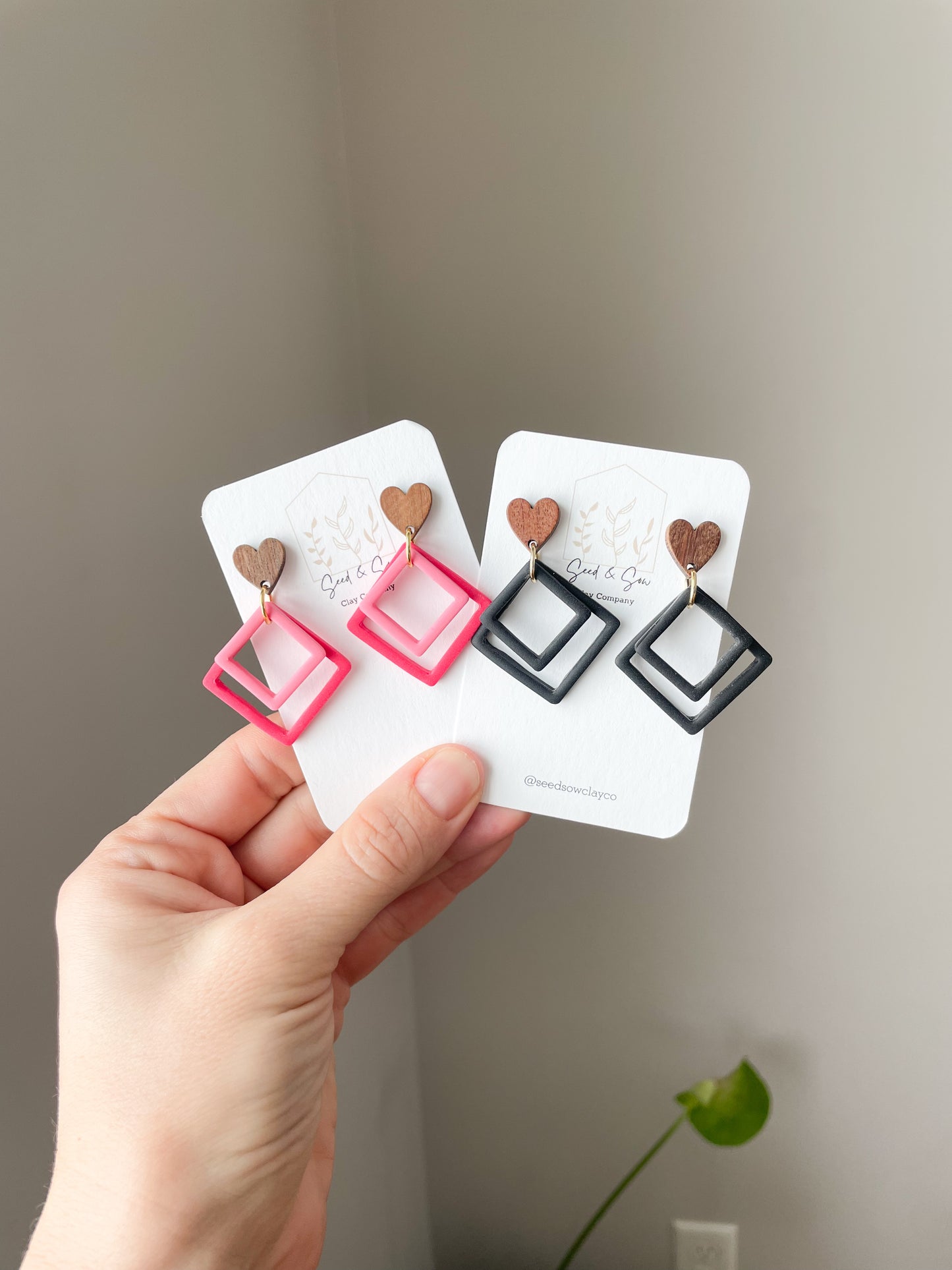 Double diamond on Wood Heart Post