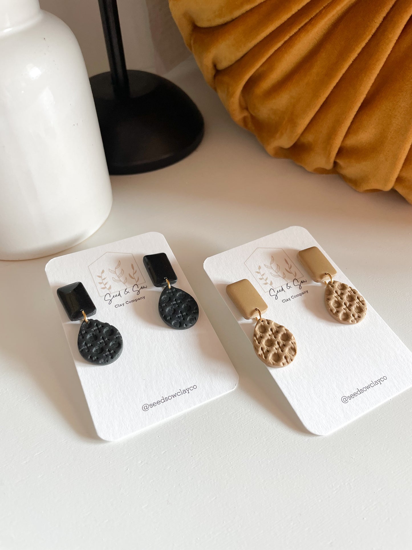 Wicker Texture Teardrop Black and Tan