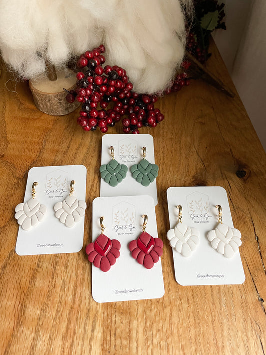 Scallop Dangle on Gold