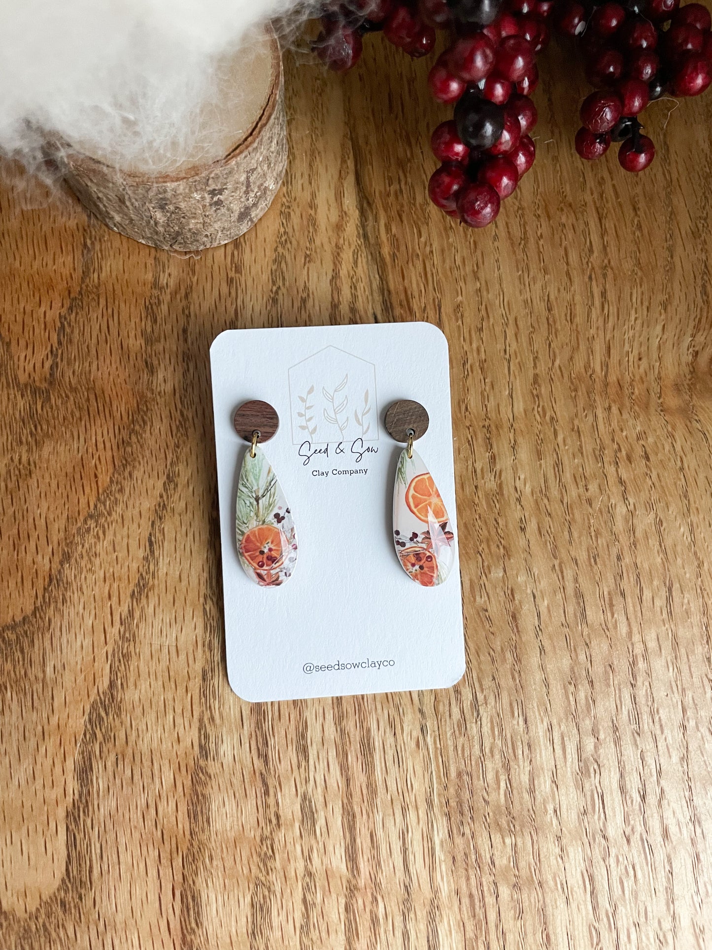 Vintage Christmas Oranges Dangle on Wood