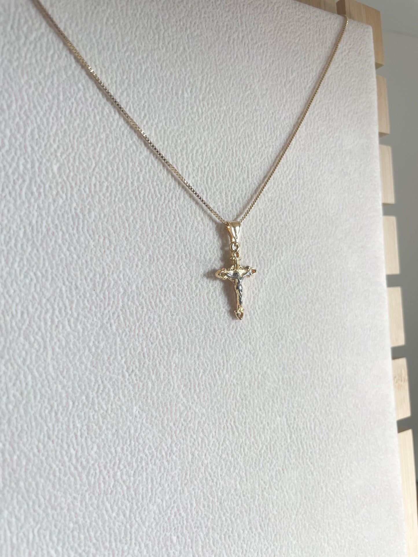 18K Gold Filled Crucifix: Gold